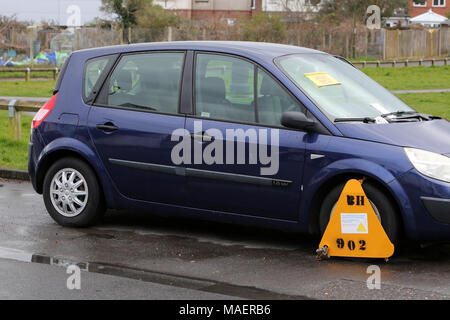 Eine unversteuerte Fahrzeug abgebildet auf der Straße in Chichester, West Sussex, UK geparkt. Stockfoto