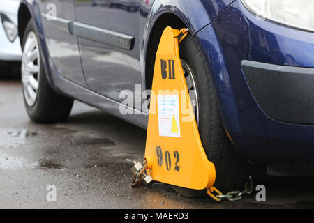 Eine unversteuerte Fahrzeug abgebildet auf der Straße in Chichester, West Sussex, UK geparkt. Stockfoto