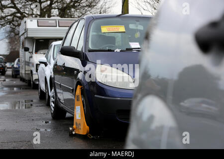 Eine unversteuerte Fahrzeug abgebildet auf der Straße in Chichester, West Sussex, UK geparkt. Stockfoto