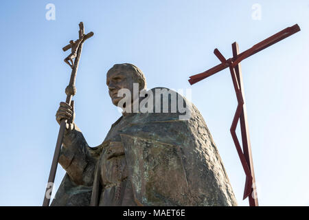 Statue von Papst Johannes Paul II., geboren Karol Jozef Wojtyla, im Heiligtum Heiligtum Unserer Lieben Frau von Fatima, Portugal Stockfoto