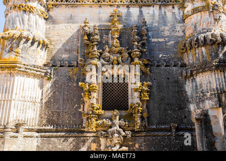 Die berühmten kapitelsaal Fenster des Klosters von Christus in Tomar, Portugal, ein bekanntes Beispiel Der manuelinische Stil. Ein Weltkulturerbe seit 1983 Stockfoto