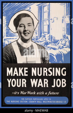 1930er Nursing Vintage UK WW2 Rekrutierung Poster Krankenschwester lächelnd im Hintergrund ist eine Zeichnung einer Krankenhausstation mit zwei verwundeten Soldaten, die im Bett lagen. „MAKE NURSING YOUR WAR JOB -it's war work with a future FÜR WEITERE EINZELHEITEN GILT DER PFLEGEBEREICH. DAS COUNTY HALL. WESTMINSTER-BRÜCKE. S.E‘ 1939. Weltkrieg Stockfoto