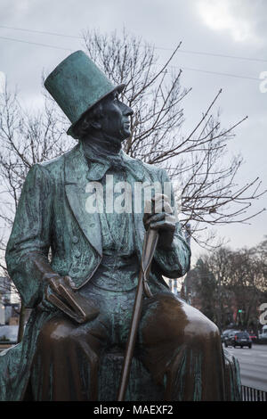 Bronzestatue von Märchen Autor Hans Christian Andersen. Kopenhagen, Dänemark Stockfoto