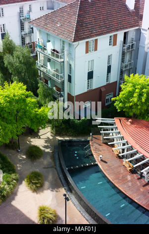 Luftbild des Apartments und der Pool im Zentrum von Melbourne. Stockfoto