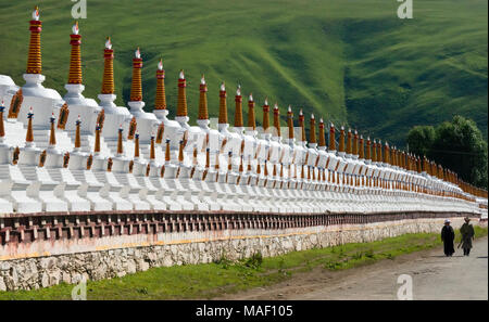 Chörten von huiyuan Tempel, Bamei, tibetischen autonomen Präfektur Garze, westliches Sichuan, China Stockfoto