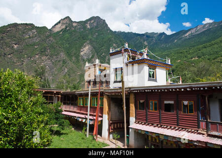 Tibetan House in Kunming Zhonglu Dorf, Grafschaft, tibetischen autonomen Präfektur Garze, westliches Sichuan, China Stockfoto