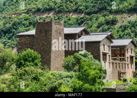 Zhuokeji Häuptling des Dorfes, Ngawa tibetischen autonomen Präfektur Qiang, westliches Sichuan, China Stockfoto