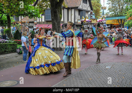 Die Parade der Europa-Park ist der größte Freizeitpark in Deutschland. ist Rost zwischen Freiburg und Straßburg, Frankreich. Stockfoto