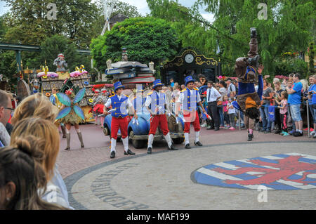 Die Parade der Europa-Park ist der größte Freizeitpark in Deutschland. ist Rost zwischen Freiburg und Straßburg, Frankreich. Stockfoto
