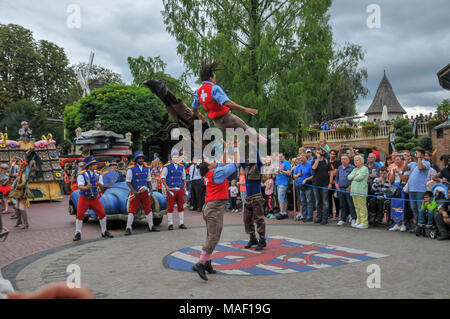 Die Parade der Europa-Park ist der größte Freizeitpark in Deutschland. ist Rost zwischen Freiburg und Straßburg, Frankreich. Stockfoto