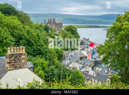 Tobermory in einem Sommertag, der Hauptstadt der Isle of Mull in der Schottischen Inneren Hebriden. Stockfoto