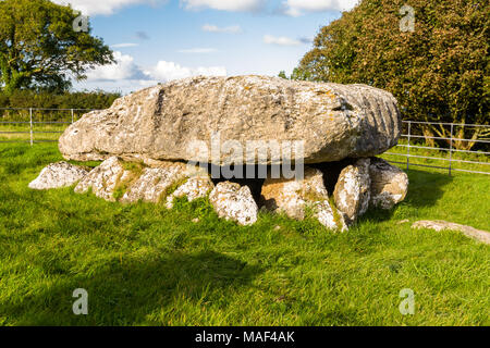 Lligwy Cromlech im Abendlicht. Moelfre, Anglesey, Vereinigtes Königreich. Stockfoto