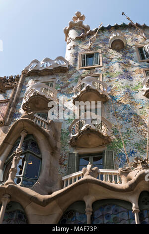 Das Äußere des Casa Batlló, die im Zentrum von Barcelona und ist einer von Antoni Gaudís Meisterwerke, Spanien Stockfoto