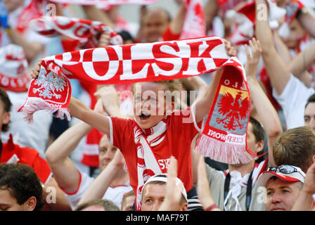 Veltins Arena Gelsenkirchen Deutschland 9.6.200, Fußball: FIFA WM 2006, Polen gegen Ecuador 0:2 --- polnische Unterstützer Stockfoto