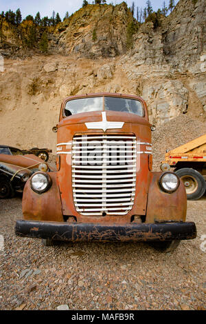 Ein 1947 Dodge cabover Truck, in einem Stein alter Steinbruch, östlich von Clark Gabel Idaho. Stockfoto