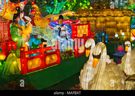 Bunte Lichter am Laternenfest Feiern zum chinesischen Neujahrsfest in den Yuyuan-garten, Shanghai, China Stockfoto