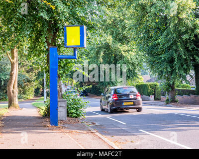 Tagesansicht UK statische Geschwindigkeit oder Sicherheit Kamera auf der Straße. Stockfoto