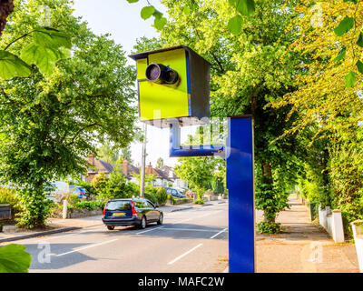 Tagesansicht UK statische Geschwindigkeit oder Sicherheit Kamera auf der Straße. Stockfoto