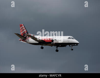 Schottische Airline von Logan airways Saab 34B in seiner tartan Livree in Inverness Dalcross Flughafen ankommen betrieben. Stockfoto