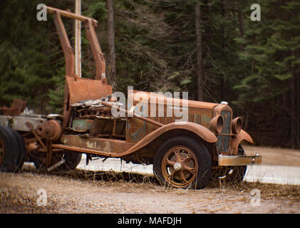 Ein rostiger 1931 Studebaker SPA 2-Tonnen Seilwinde Lkw, in einem alten Steinbruch, östlich von Clark Gabel Idaho. Stockfoto