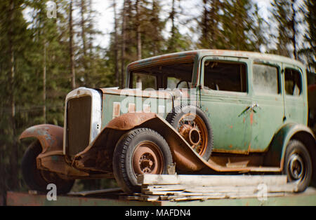 Eine grüne 1932 Chevrolet Serie BA Konföderierten 4-Türer Limousine in einem alten Steinbruch, östlich von Clark Gabel, Idaho. Stockfoto