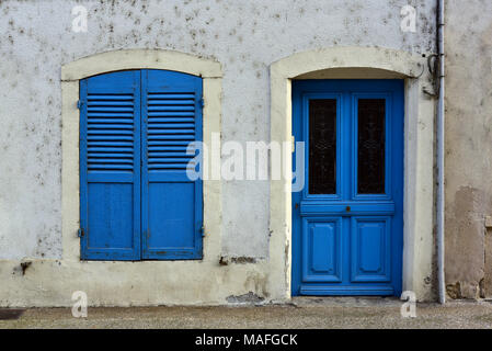 Tür und Fenster in Blau Stockfoto