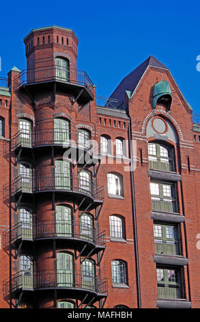 Lager Block W, eine von vielen solcher Bausteine in der Speicherstadt, dem historischen Hafen von Hamburg, Neugotischen Stil des späten 19. Jahrhunderts Stockfoto