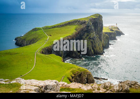 Malerische Anblick von Neist Point Lighthouse und Klippen in der Isle of Skye, Schottland. Stockfoto