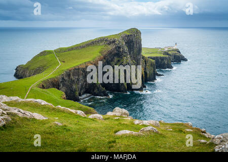 Malerische Anblick von Neist Point Lighthouse und Klippen in der Isle of Skye, Schottland. Stockfoto