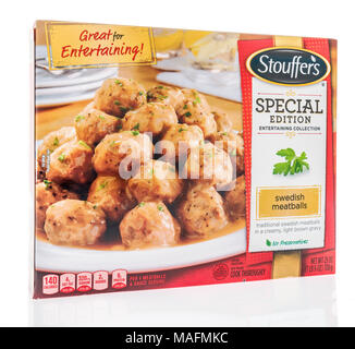 Winneconne, WI - 30. März 2018: eine Schachtel Stouffers schwedische Fleischbällchen gefrorene Mahlzeit auf einem isolierten Hintergrund. Stockfoto