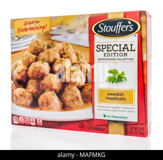 Winneconne, WI - 30. März 2018: eine Schachtel Stouffers schwedische Fleischbällchen gefrorene Mahlzeit auf einem isolierten Hintergrund. Stockfoto