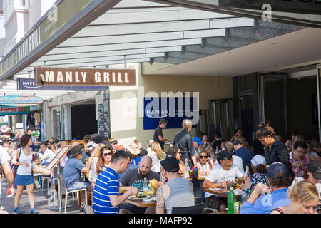 Manly Grill Restaurant und Cafe in Manly Beach, Sydney, Australien während der Mittagspause Stockfoto