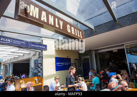 Manly Grill Restaurant und Cafe in Manly Beach, Sydney, Australien während der Mittagspause Stockfoto