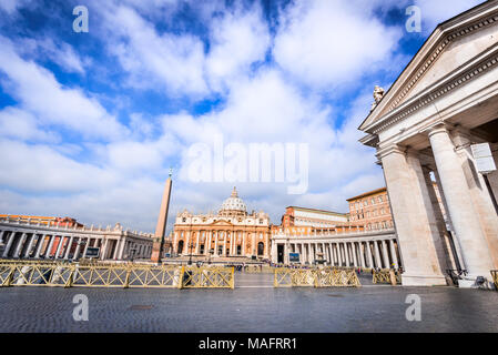 Rom, Italien. Saint Peter Basilika, Vatikan, wichtigsten religiösen katholischen Kirche, des Heiligen Stuhls und Papst Residenz. Stockfoto