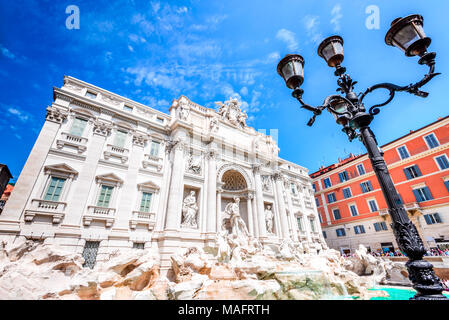 Rom, Italien. Berühmten Trevibrunnen und Palazzo Poli (Italienisch: Fontana di Trevi) in der italienischen Stadt der Roma. Stockfoto