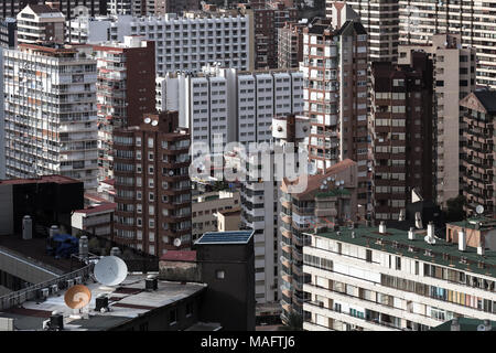 Skyline mit Wolkenkratzern in Benidorm. Stockfoto