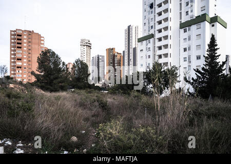 Skyline mit Wolkenkratzern in Benidorm. Stockfoto