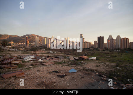 Skyline mit Wolkenkratzern in Benidorm. Stockfoto