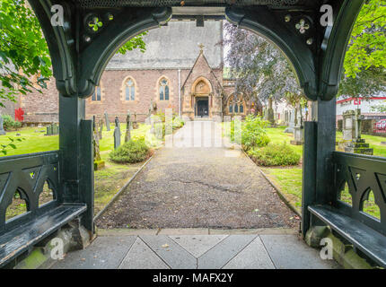 Holz terrasse Eingang zu Saint Andrew's Church in Fort William, Schottland. Stockfoto
