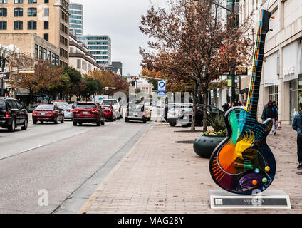 AUSTIN, Texas - Dezember 30, 2017: "Lebendigkeit", eine Skulptur von Craig Hein können in der Nähe der Straße auf der Ostseite des 4. und dem Kongress gesehen werden. Stockfoto