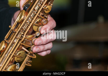 Eine Nahaufnahme eines Saxophonisten Stockfoto