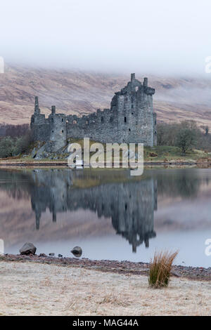 Am frühen Morgen bei Kilchurn Castle und Loch Awe, Argyll und Bute, Schottland, UK im März Stockfoto