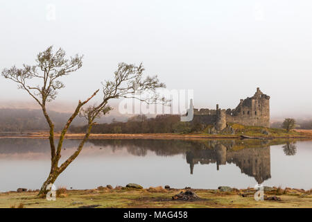 Am frühen Morgen bei Kilchurn Castle und Loch Awe, Argyll und Bute, Schottland, UK im März Stockfoto