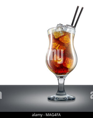 Kohlensäurehaltige Cocktail auf weißem Hintergrund Stockfoto