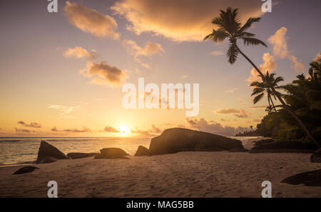 Erstaunlich Sonnenaufgang auf Silhouette Island, Seychellen Stockfoto