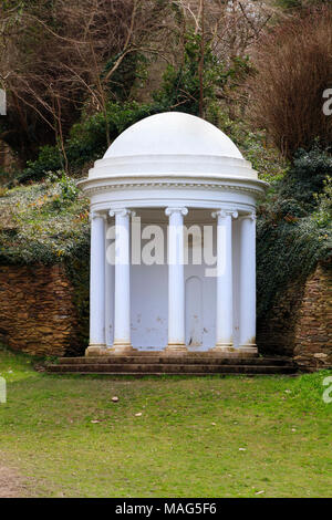 Milton's Tempel, eine Torheit des 18. Jahrhunderts auf dem Gelände des Mount Edgcumbe Country Park, Cornwall, Großbritannien, Stockfoto