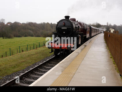 Dampfzug auf Grate Country Park Bahnhof Plattform Ankunft auf der East Lancashire Eisenbahn in Lancashire England Bury Stockfoto