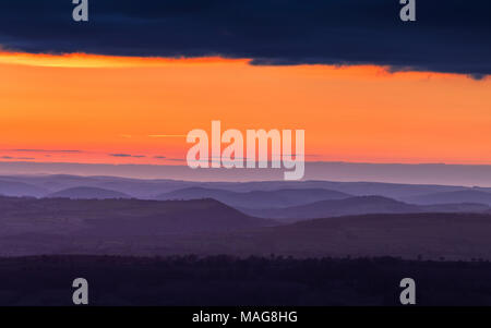 Dämmerung über Shropshire Hills sehen von Titterstone Clee in Vereinigtes Königreich Stockfoto