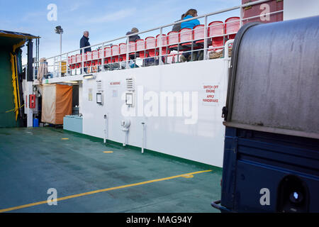 An Bord der Fähre/Auto zu Fuß von der Anlegestelle auf Iona Fionnphort auf Mull, die den Passagier Sitzecke Stockfoto