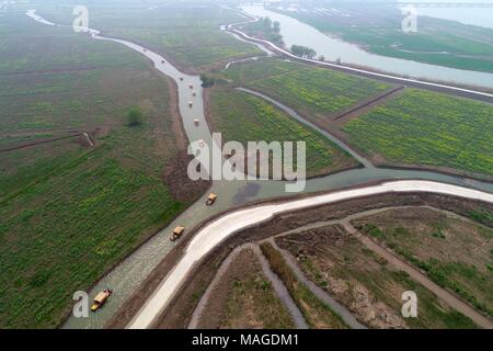 Yangzhou Yangzhou, China. 1 Apr, 2018. Yangzhou, China - 1. April 2018: Aus der Vogelperspektive Gaoyou Jiaoye Park in Yangzhou, der ostchinesischen Provinz Jiangsu. Credit: SIPA Asien/ZUMA Draht/Alamy leben Nachrichten Stockfoto